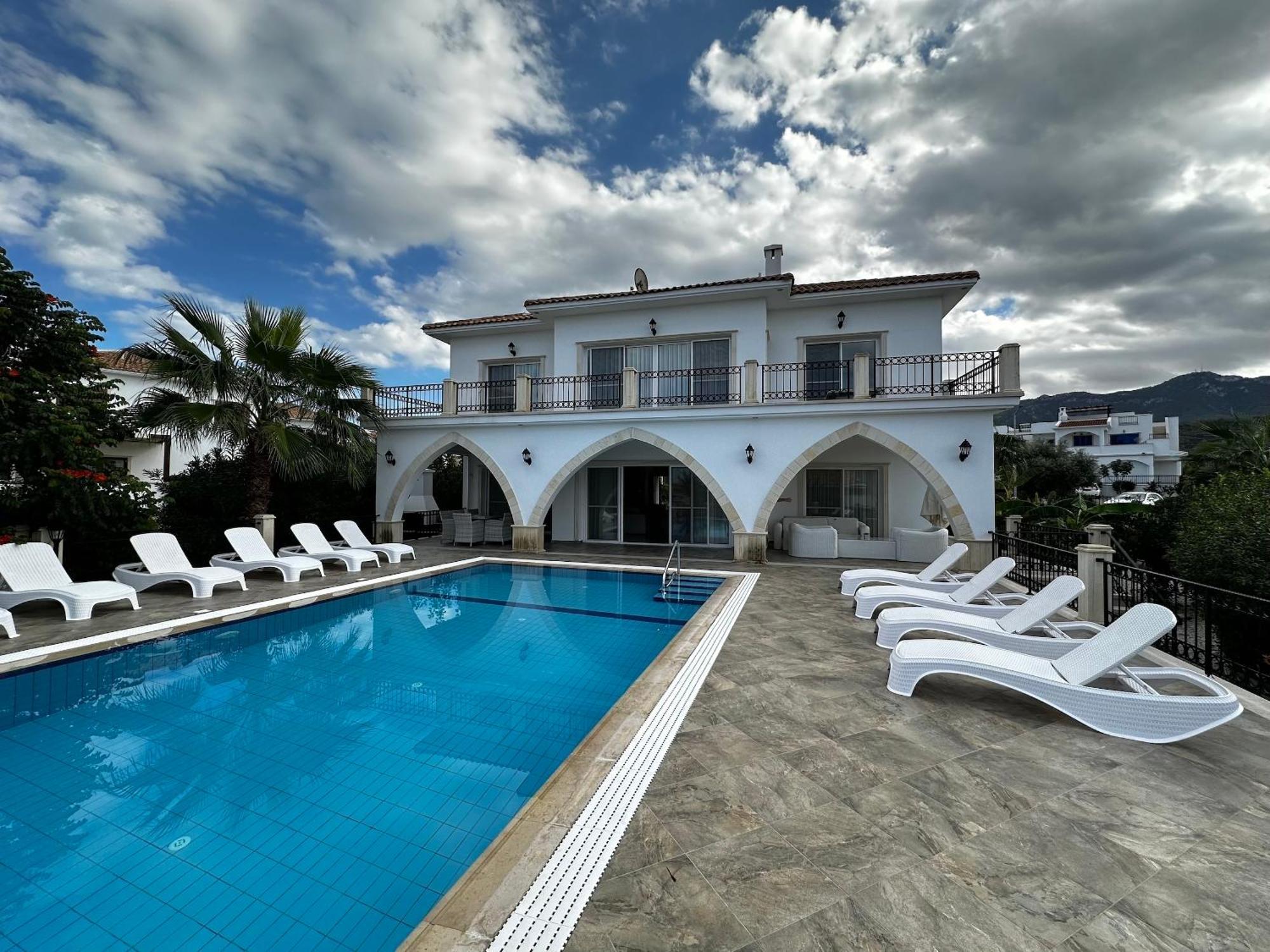 Carrington Holidays Kyrenia  Exterior photo