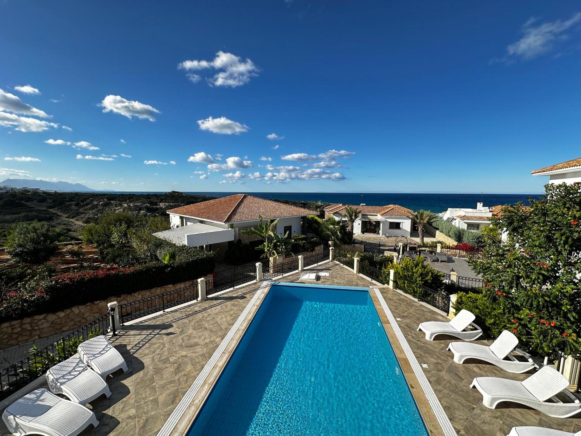 Carrington Holidays Kyrenia  Exterior photo