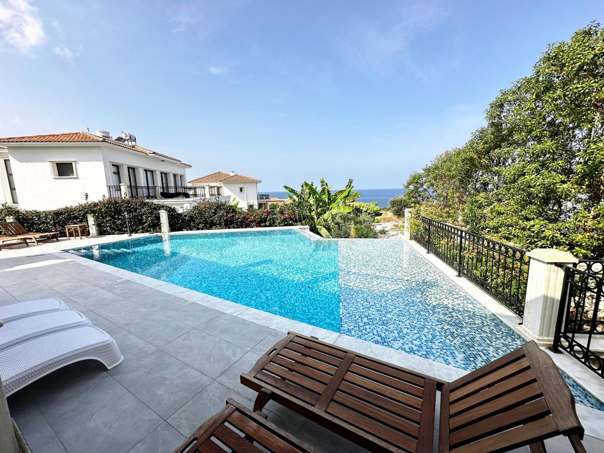 Carrington Holidays Kyrenia  Exterior photo